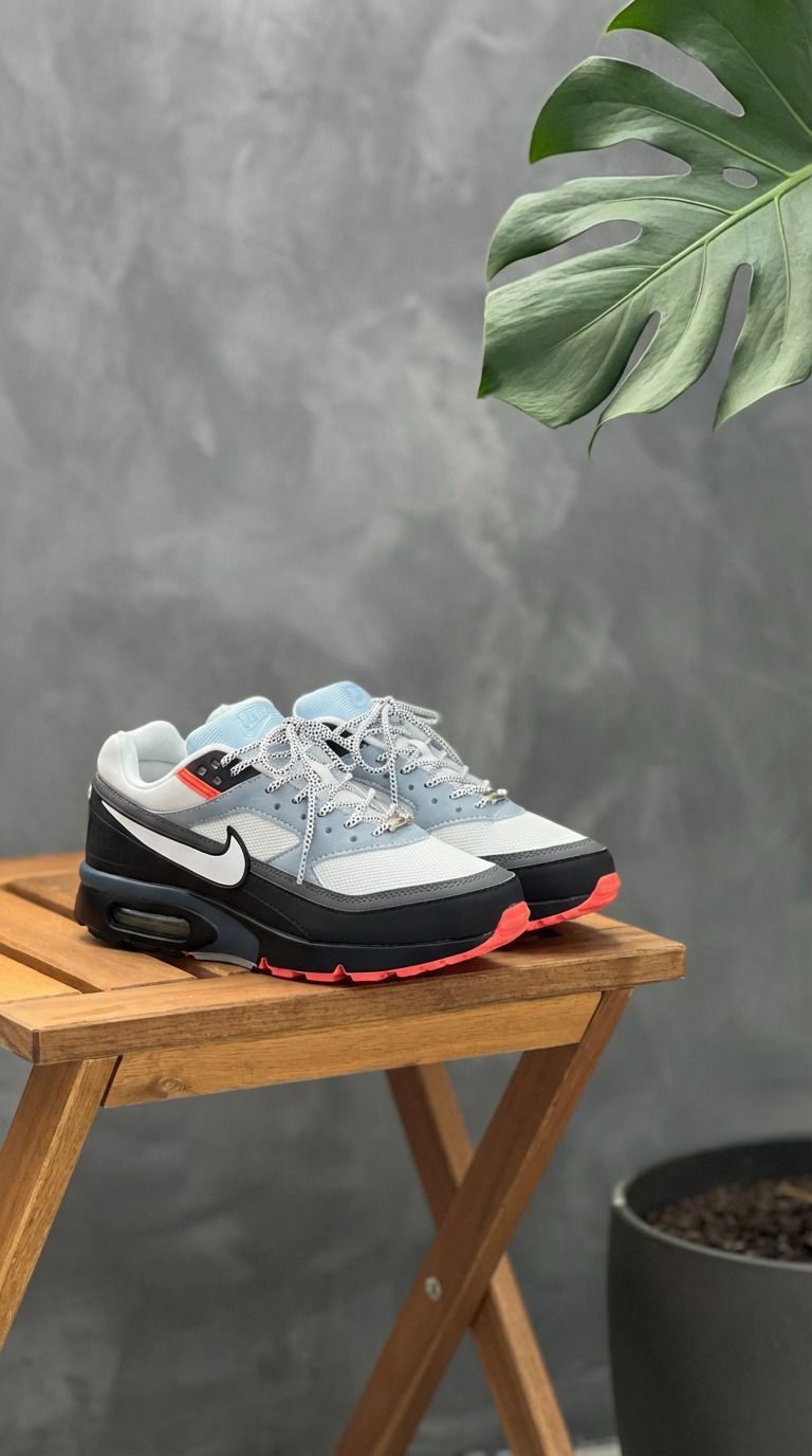 NIKE INITIATOR