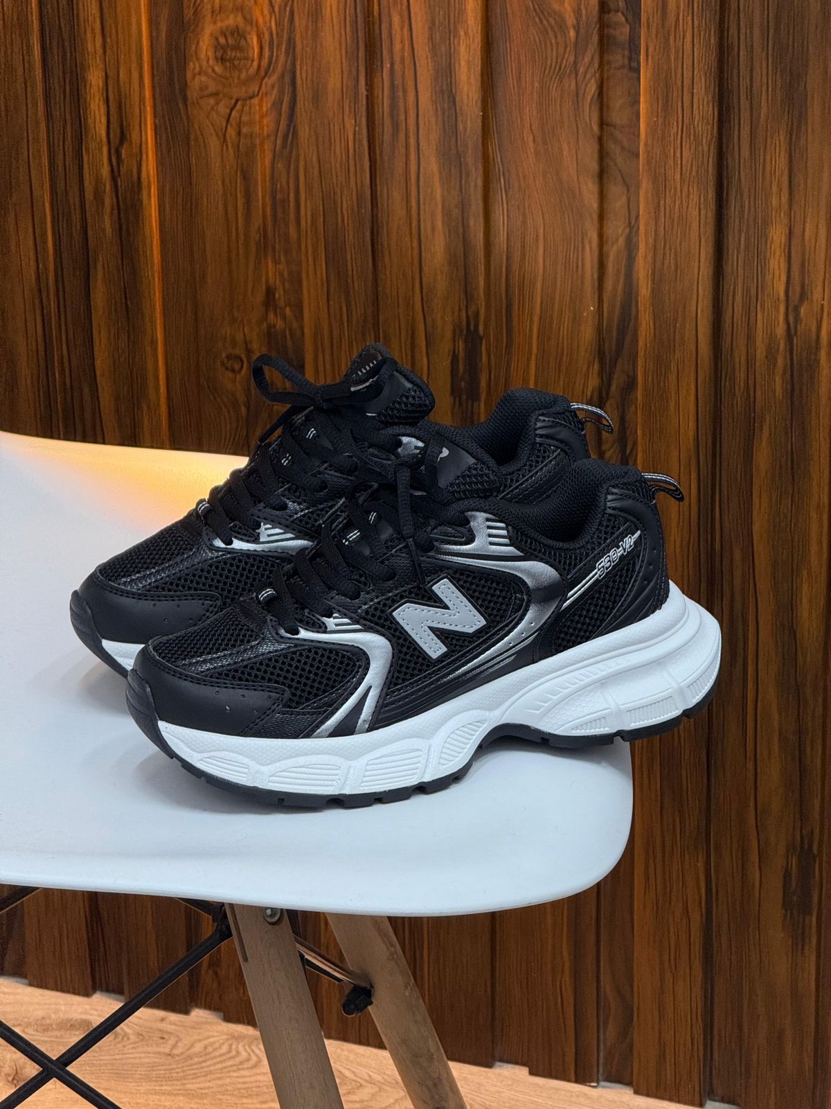 NEW BALANCE 530 V2 NEGRO BLANCO