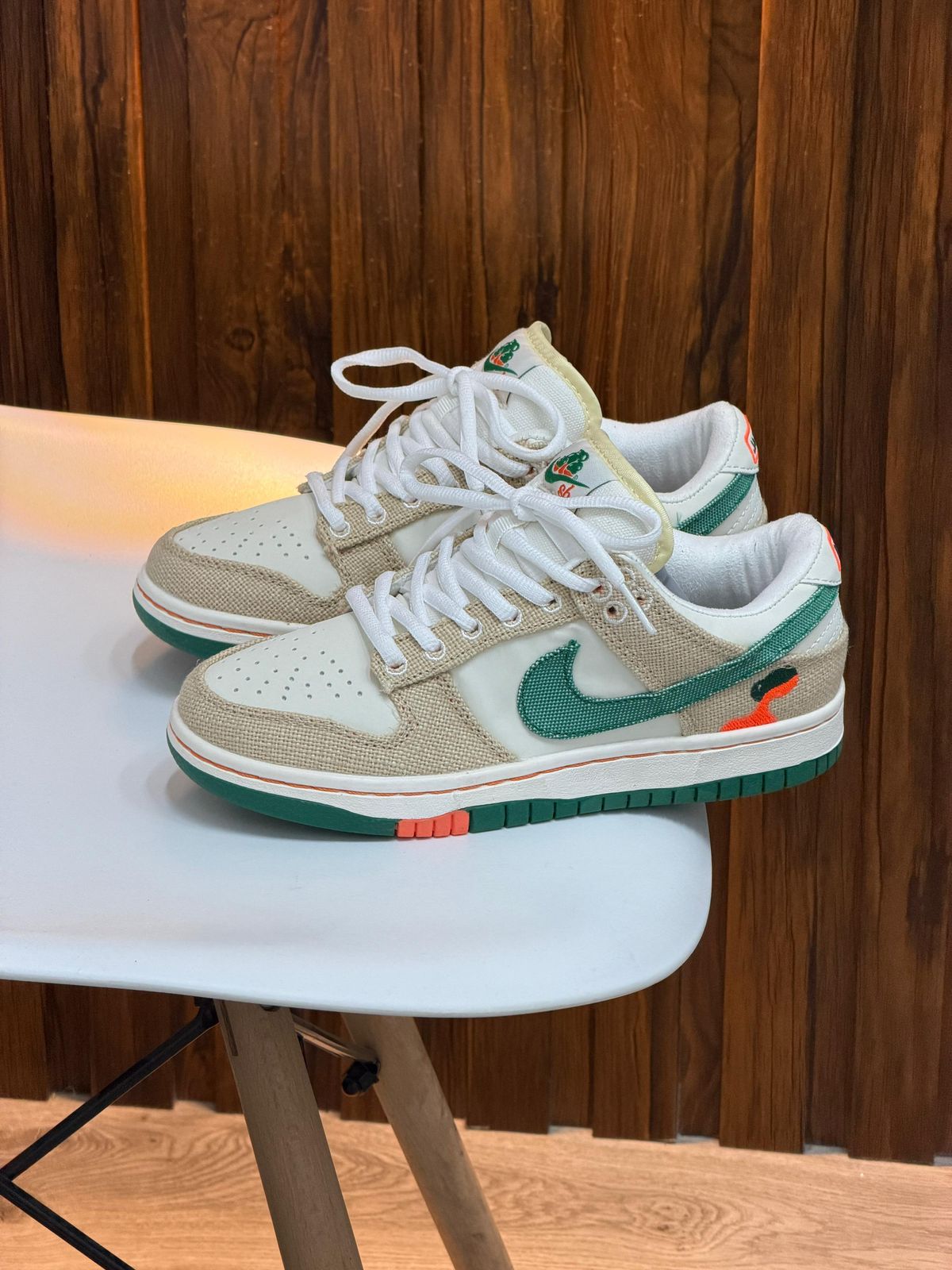NIKE JARRITO