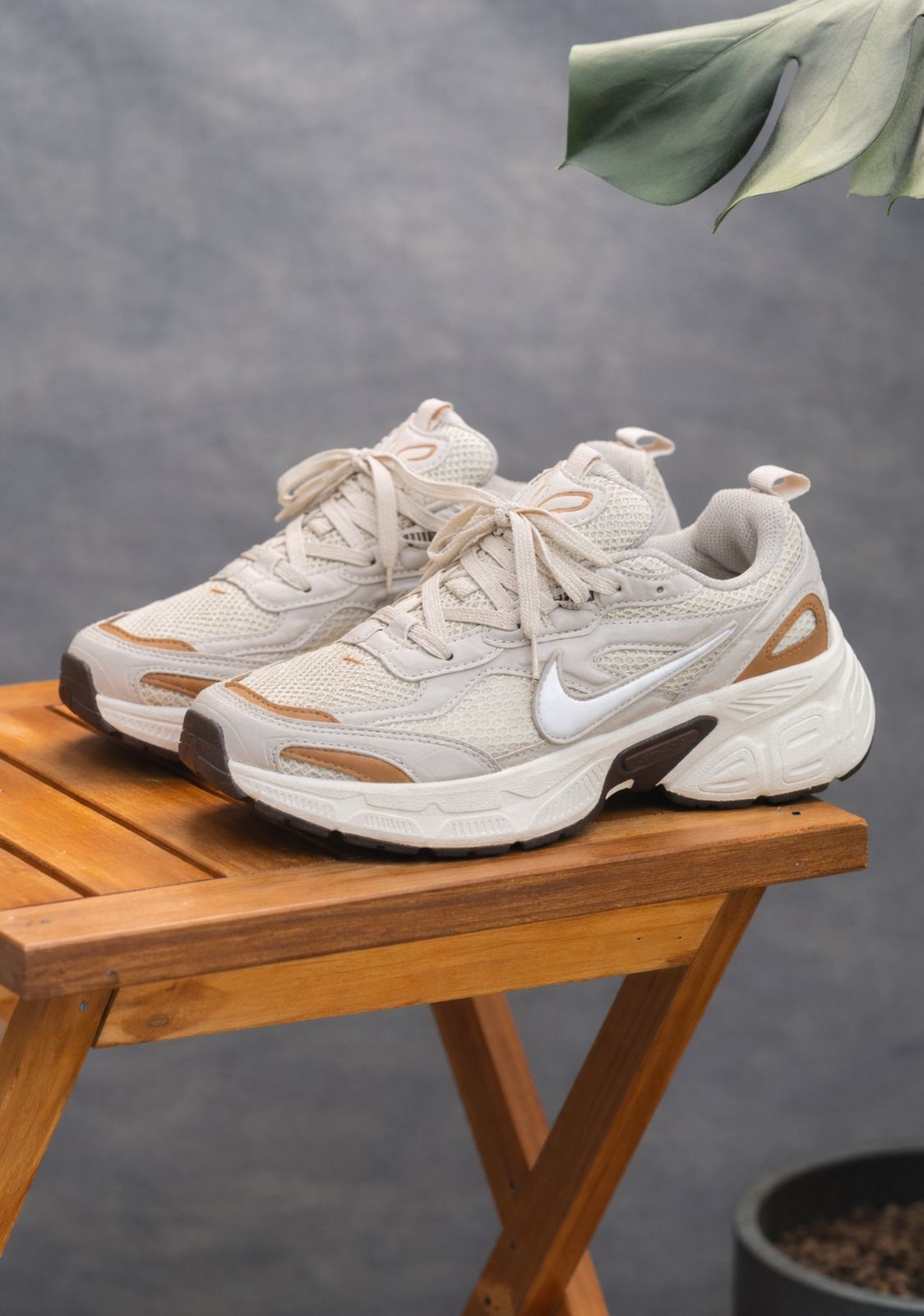 NIKE V5K BEIGE
