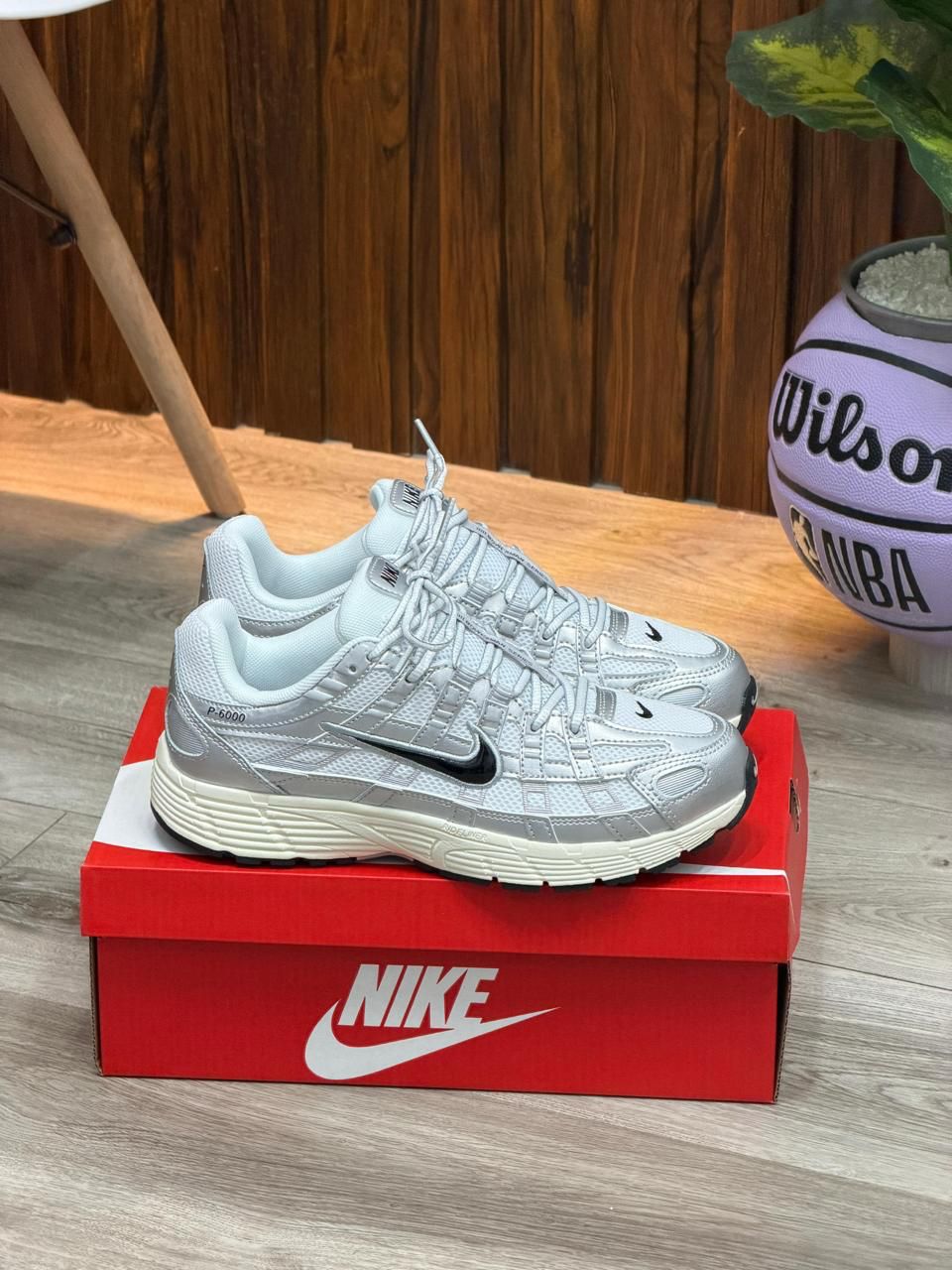 NIKE INITIATOR