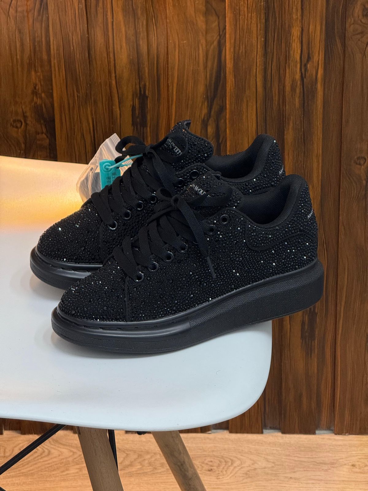 ALEXANDER MCQUEEN NEGRO PERLA