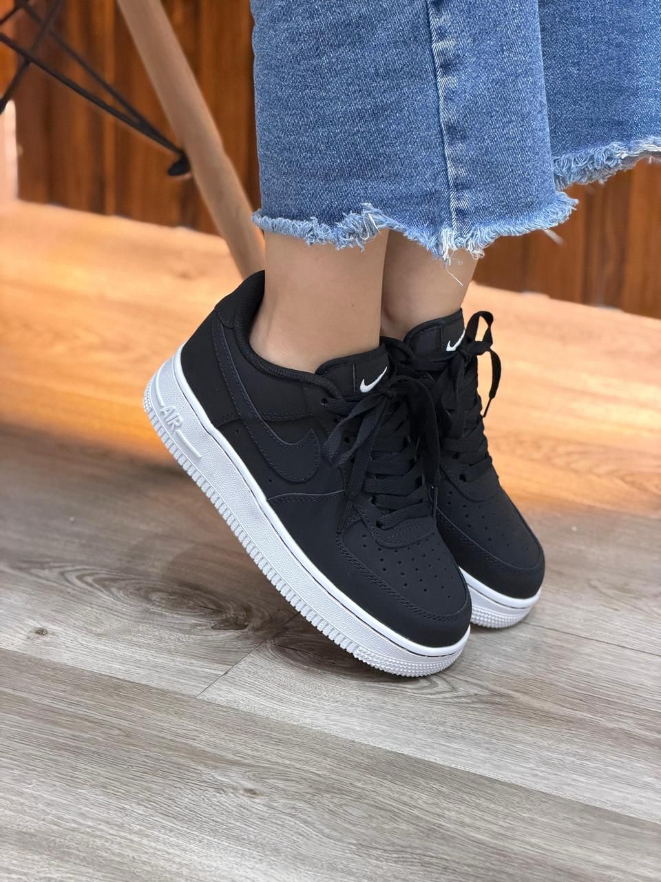 NIKE AIR FORCE ONE 07